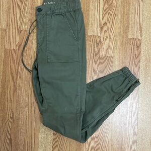 American eagle cargo joggers